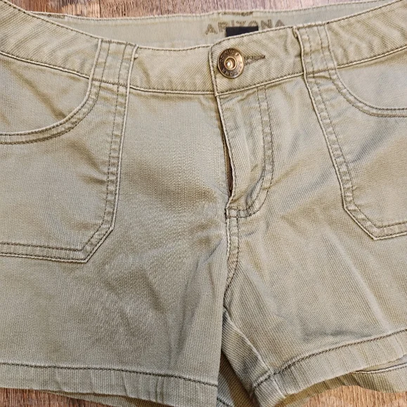 Arizona Shorts - Picture 3 of 4